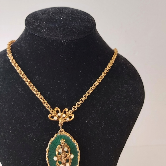L.M.J vintage gold tone necklace emerald green - Picture 12 of 14